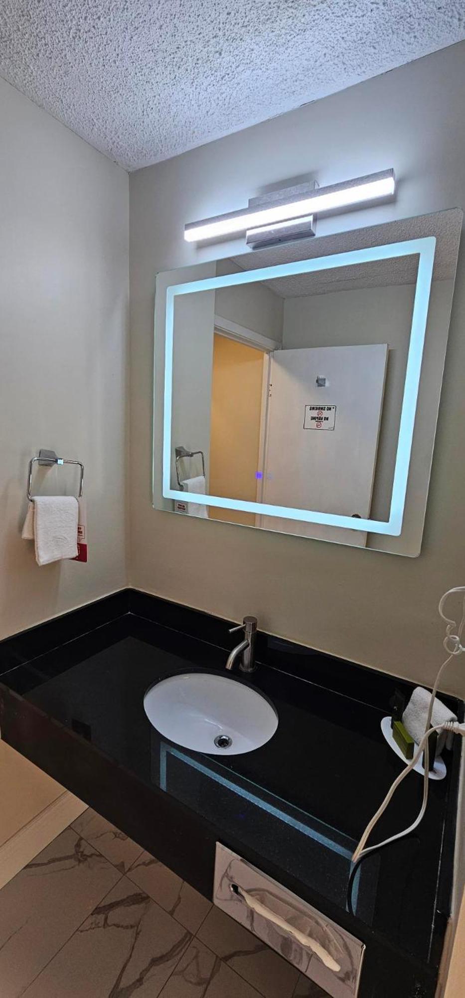 ซูเปอร์ 8 บาย วินด์แฮม เคิร์กแลนด์ เลก Hotel Kirkland Lake ภายนอก รูปภาพ