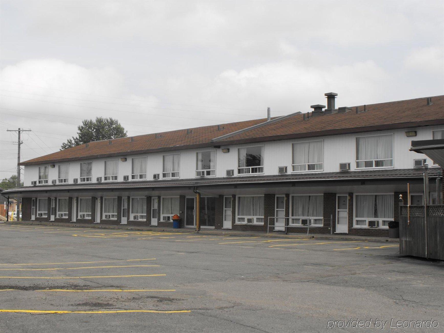 ซูเปอร์ 8 บาย วินด์แฮม เคิร์กแลนด์ เลก Hotel Kirkland Lake ภายนอก รูปภาพ