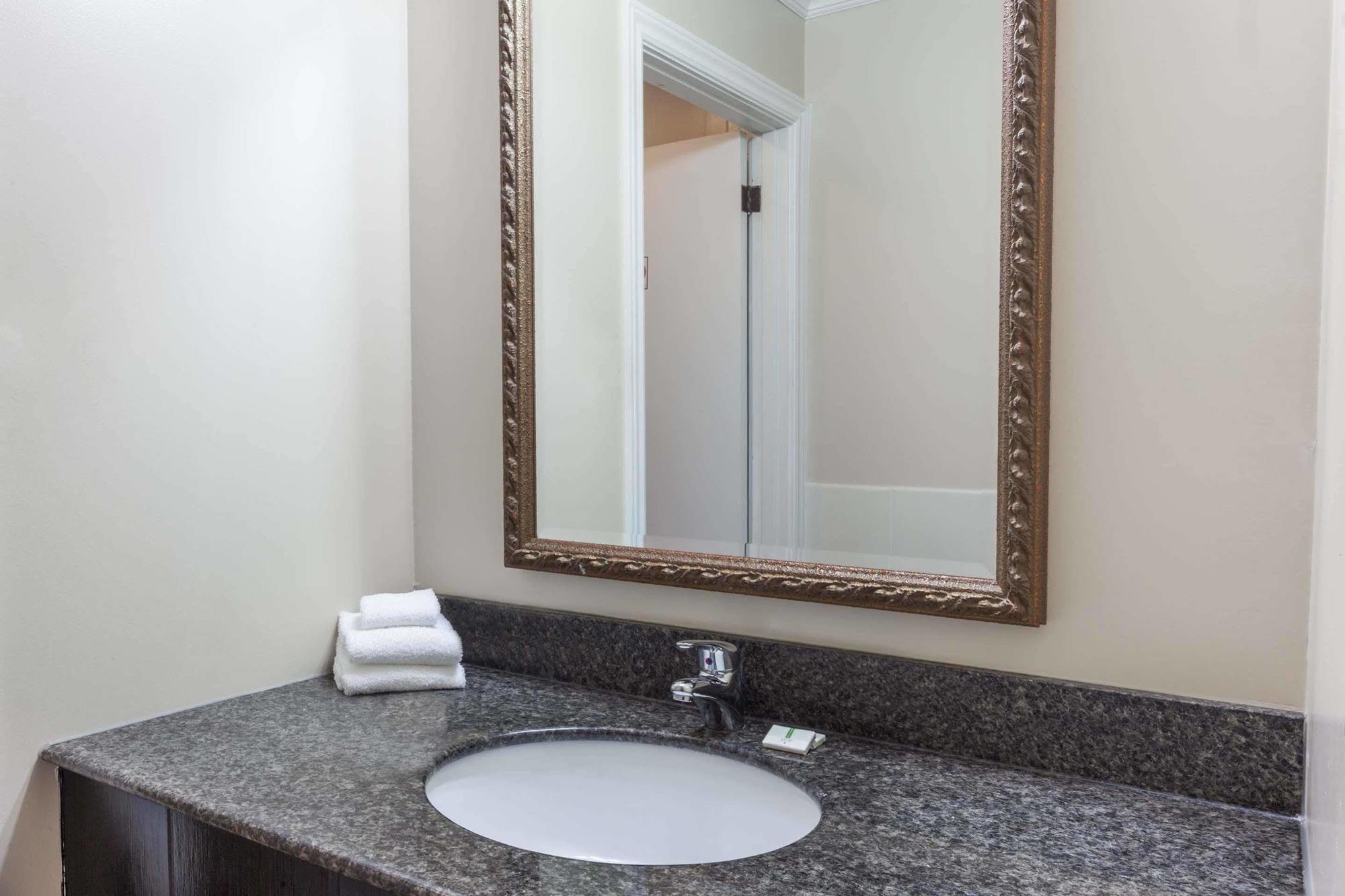 ซูเปอร์ 8 บาย วินด์แฮม เคิร์กแลนด์ เลก Hotel Kirkland Lake ภายนอก รูปภาพ